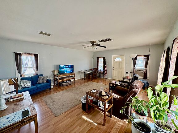 5th image of 117 W 10th St
