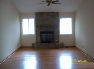 1070 Camden Ln, Aurora, IL 60504