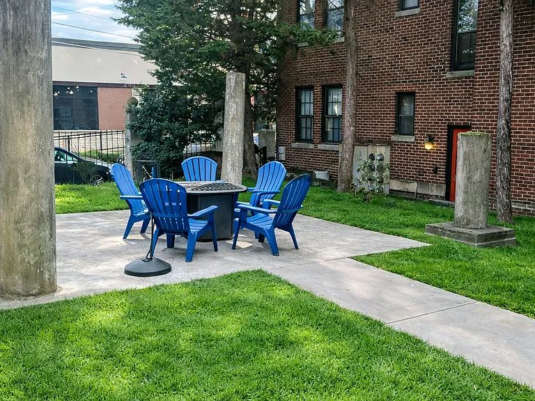 209 W 5th Ave #203 — Photo 15