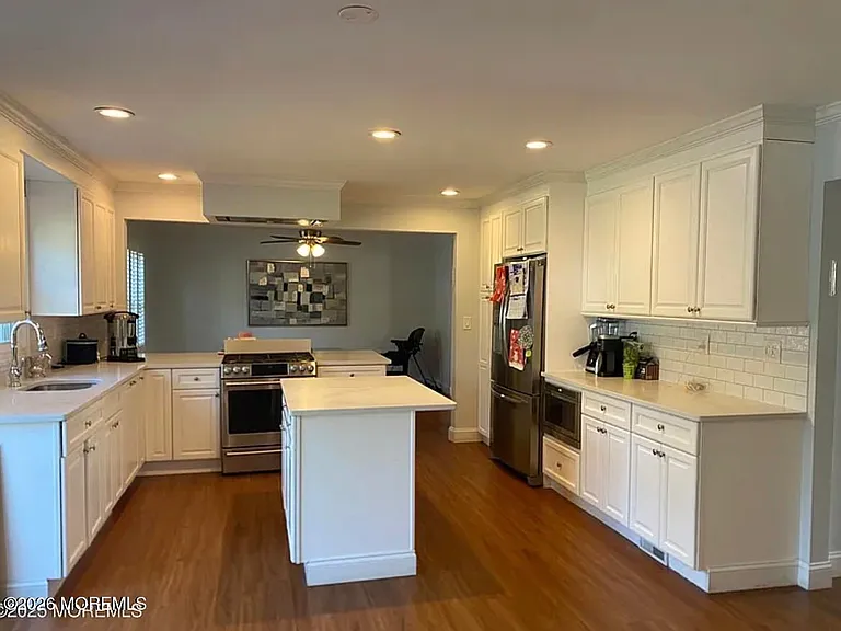 84 Forest St — Photo 2