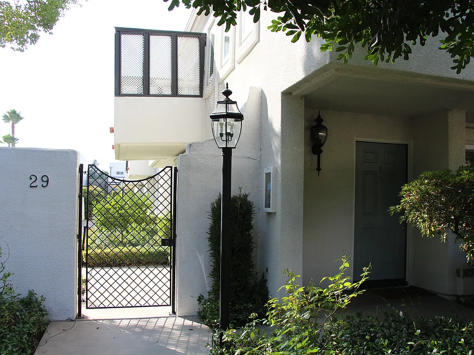 29 S Daisy Ave #4