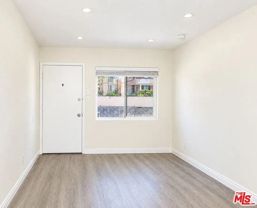 2 bed, 1.0 bath, 625 sqft, $2,350 — Photo 2