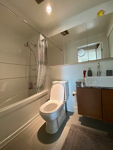 565 Smithe St #1A — Photo 5