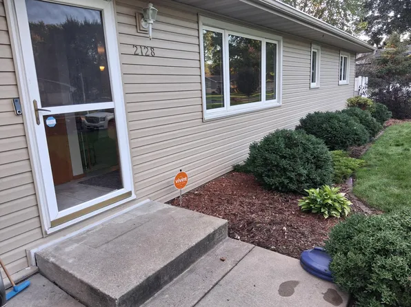 2128 Shale Ln, Eagan, MN 55122