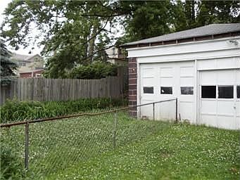 4th image of 3917 Campbell St