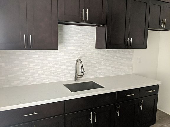 3rd image of 922 E 2nd St #5