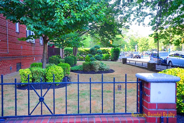 Rented by Norman Raindel, LREB | media 27