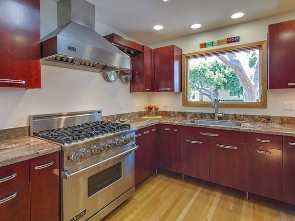 2nd image of 874 Wellington Pl