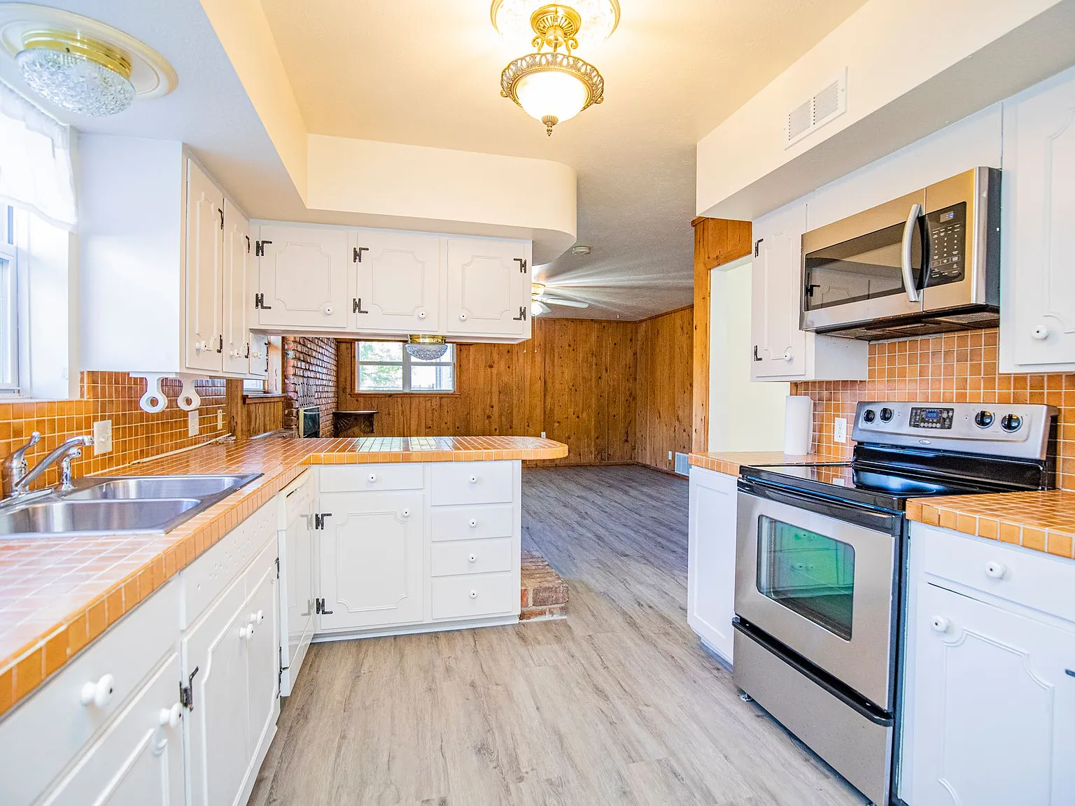 1101 Cheyenne Trail - 1 — Photo 2