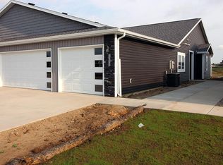 3722 Gale Cir SE, Mandan, ND 58554