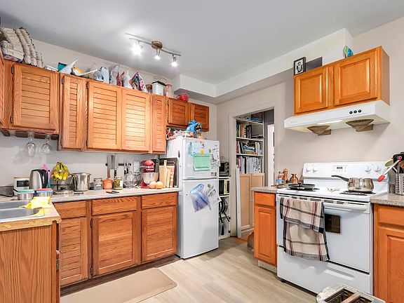 5th image of 3137 Heather St #3135
