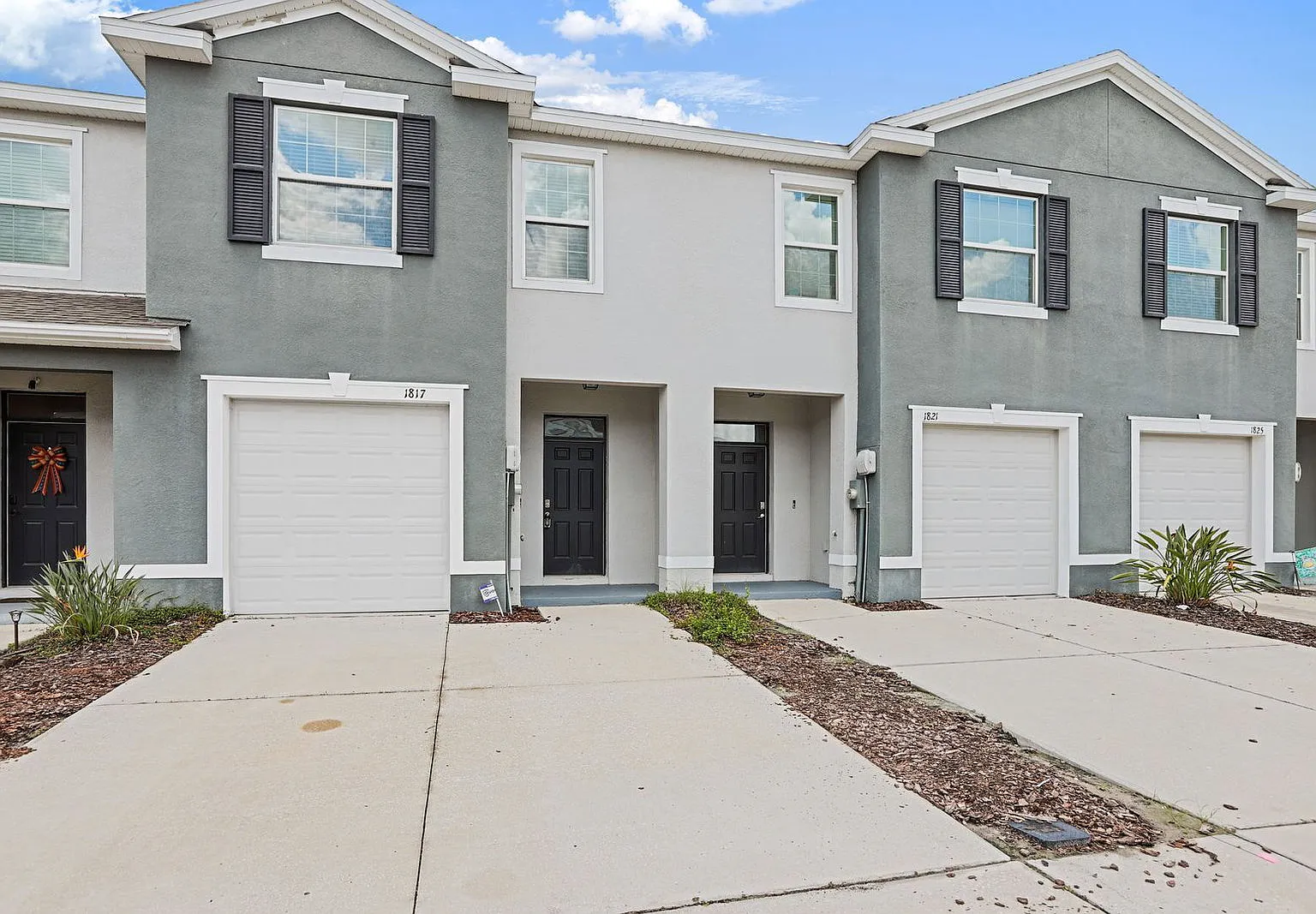 3 bed, 2.5 bath, 1673 sqft, $2,200 — Photo 1