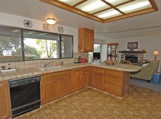 916 Valley View Dr, Healdsburg, CA 95448