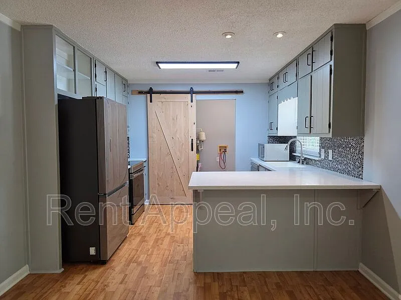 3 bed, 2.0 bath, 1444 sqft, $2,050 — Photo 3