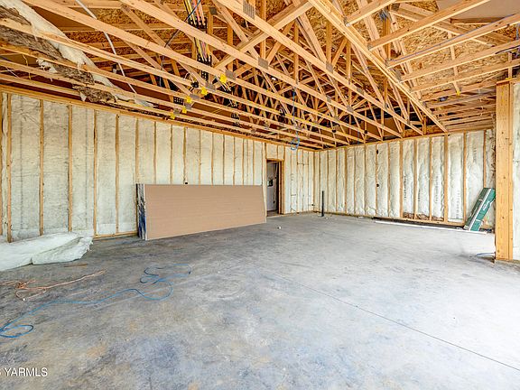 4th image of 224 Scott Rd