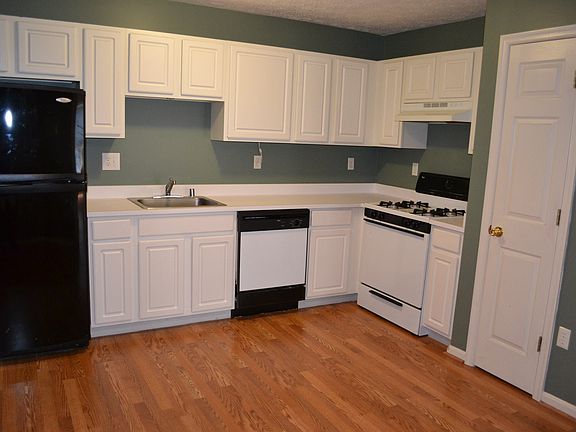 2nd image of 20 Ironstone Ct APT C