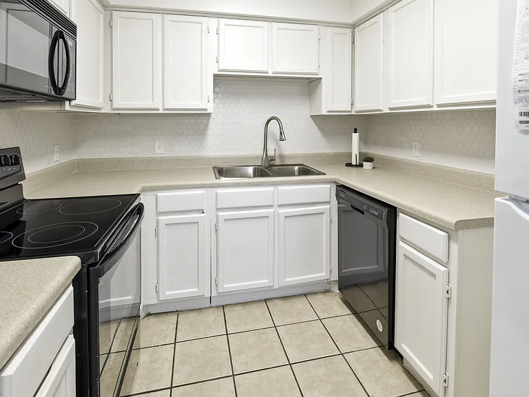 3324 Green Ridge St — Photo 7