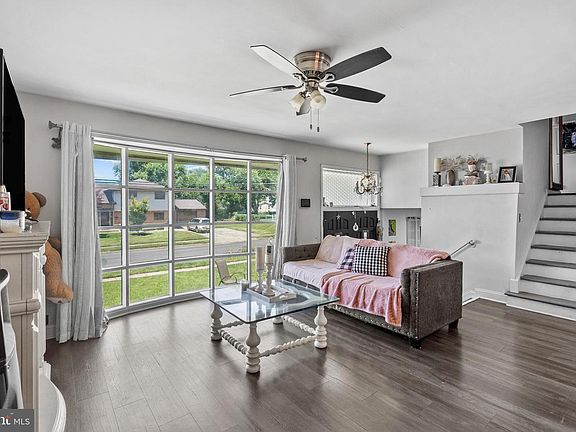 3rd image of 1000 Prospect Ln