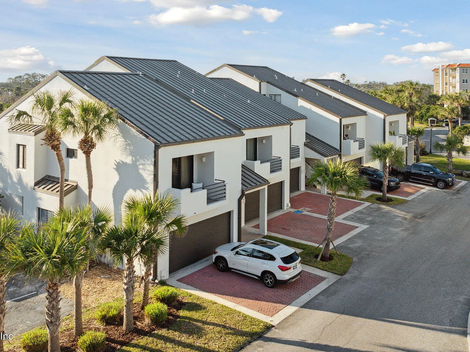 2 bed, 2.0 bath, 1644 sqft, $4,500 — Photo 3