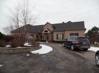 24 W Mundhank Rd, Barrington, IL 60010