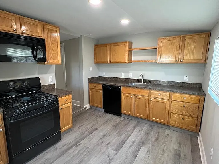 30 Spruce Ave #A — Photo 22