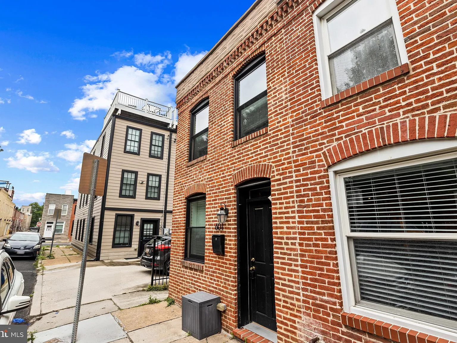 2 bed, 2.0 bath, 990 sqft, $3,000 — Photo 2
