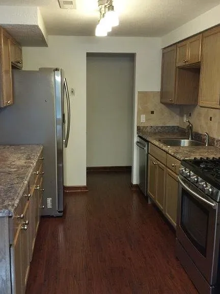 10 Cambridge Sq #G — Photo 2