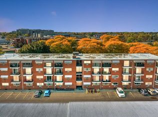 2915 W Thirteen Mile Rd APT 407, Royal Oak, MI 48073