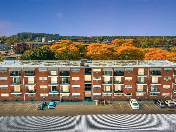 2915 W Thirteen Mile Rd APT 407, Royal Oak, MI 48073