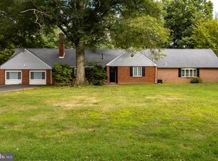 35 Perry Dr, Ewing, NJ 08628