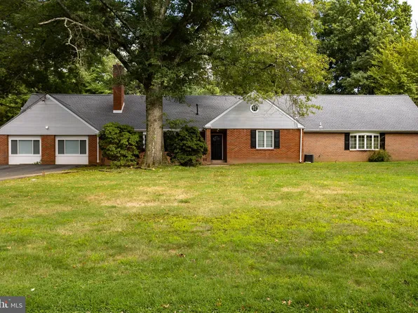 35 Perry Dr, Ewing, NJ 08628