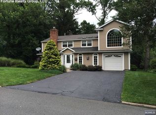 27 Malcolm St, Waldwick, NJ 07463