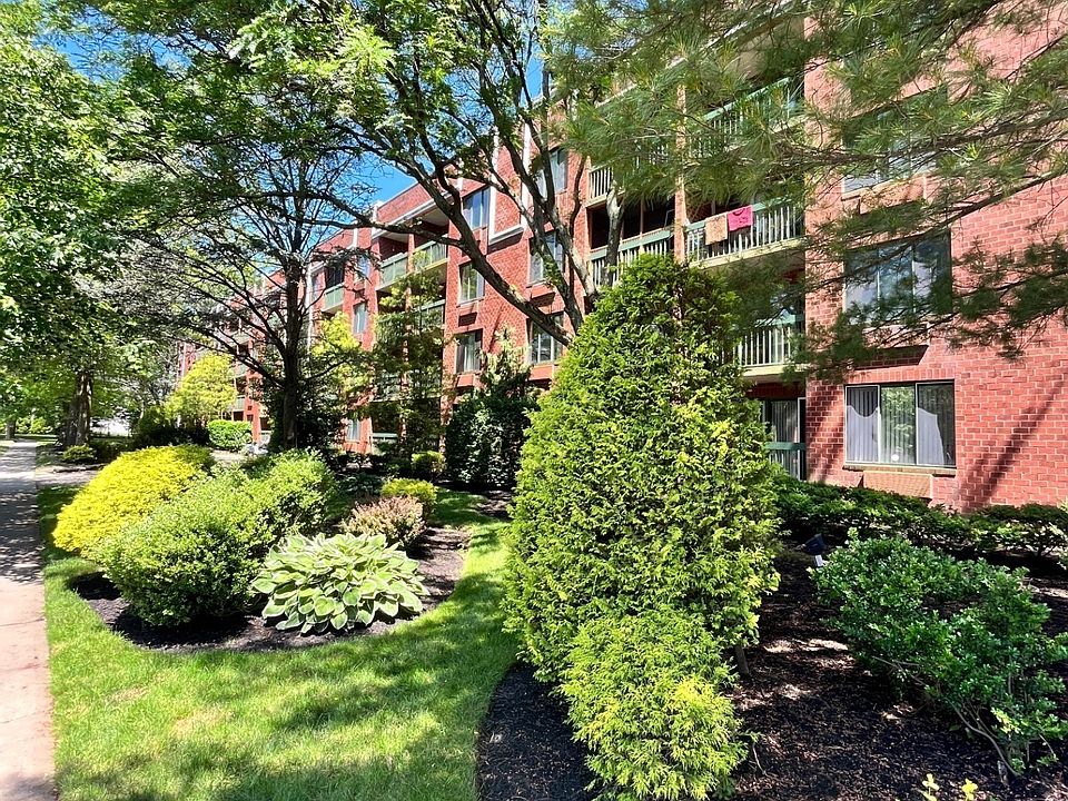 1st image of 121 Wellington Ct APT 4B