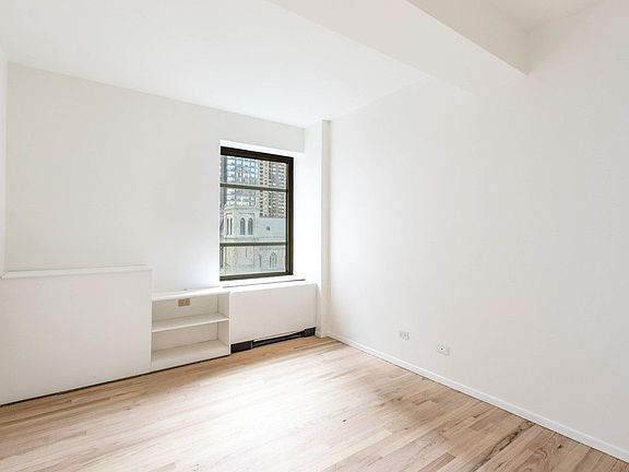 4th image of 43 W 61st St APT 12E