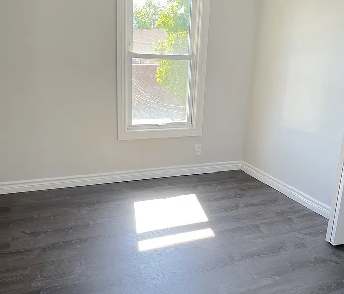 1677 Victoria Ave — Photo 26
