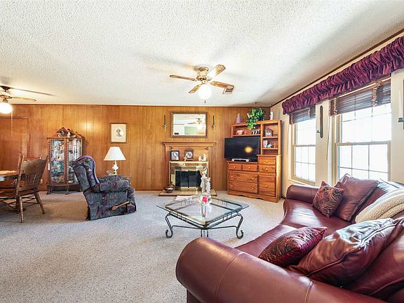 5th image of 1305 Bluebonnet Dr