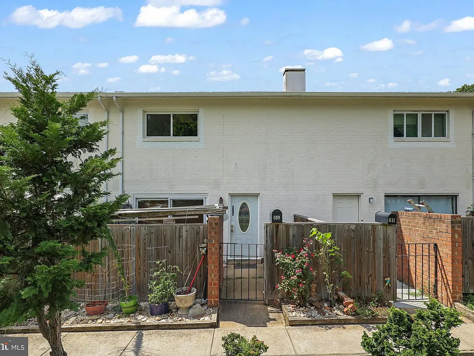 609 Jefferson St #18