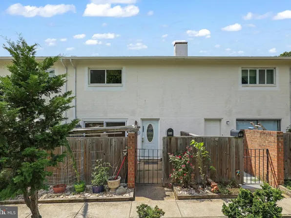 609 Jefferson St #18, Herndon, VA 20170
