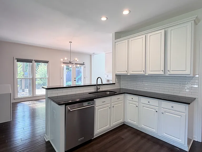 950 Lancaster Walk — Photo 9