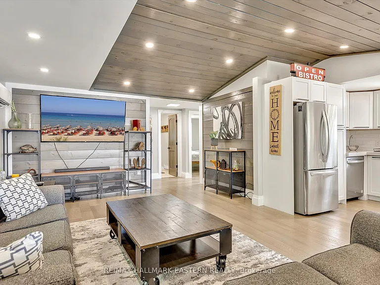 504 Pine Point Ln — Photo 11