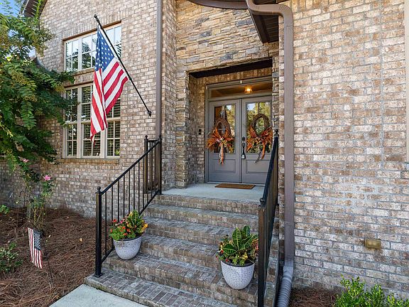 3rd image of 233 Grey Oaks Ct