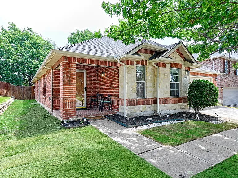12988 Galaxy Dr — Photo 2