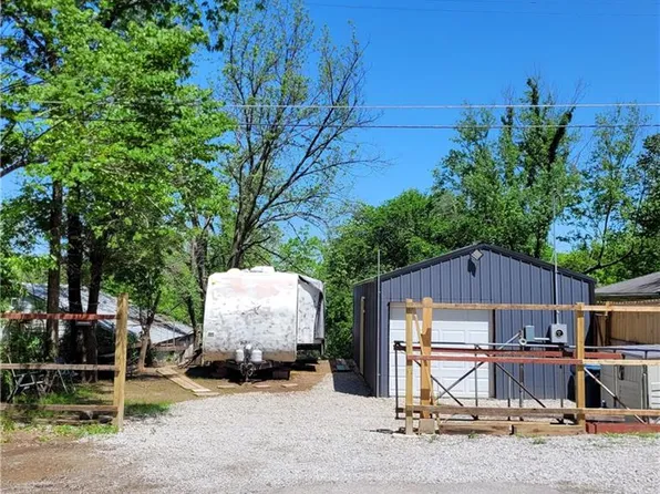 1306 Lexington Ave, Independence, MO 64054