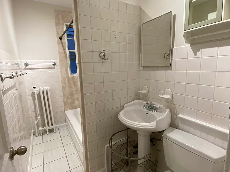 24 Chiswick Rd #8 — Photo 8
