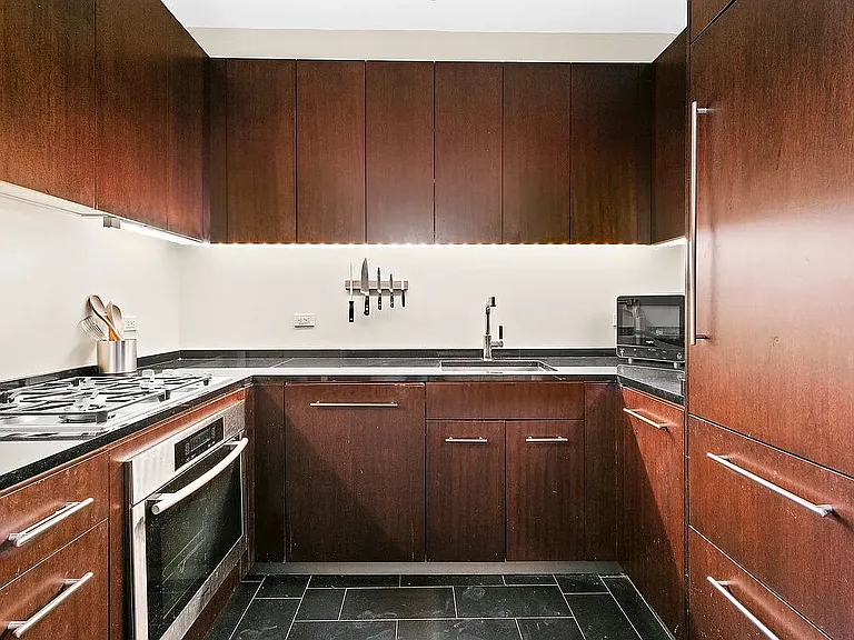 40 Broad St #25E — Photo 3