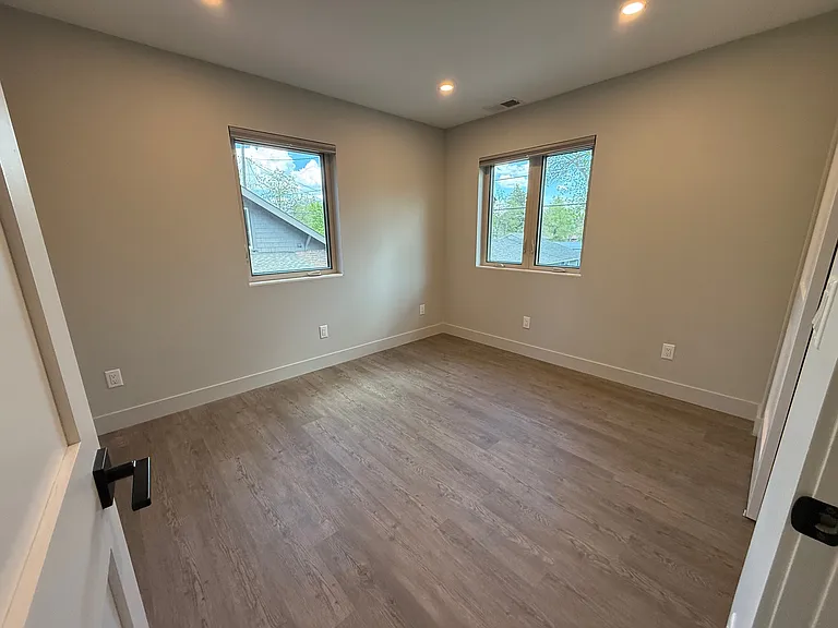 518 W Hayes St — Photo 13