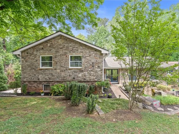 9040 Ruby Ln, Gainesville, GA 30506