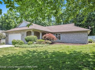 5800 Bent Tree Dr, East Lansing, MI 48823