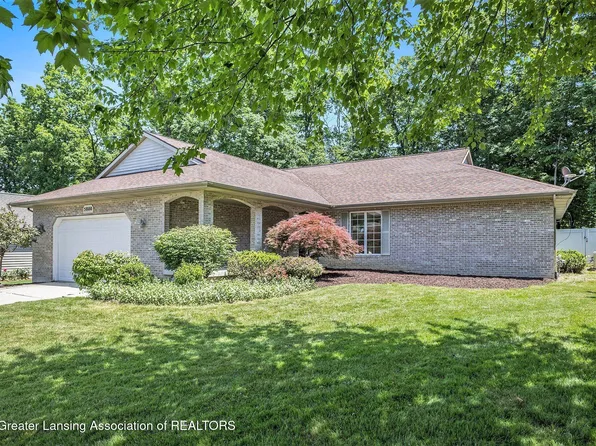 5800 Bent Tree Dr, East Lansing, MI 48823