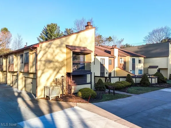 1078 Hampton Ridge Dr, Akron, OH 44313